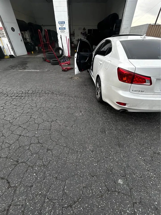 2010 Lexus IS 2nd Gen - Image 4 of 8