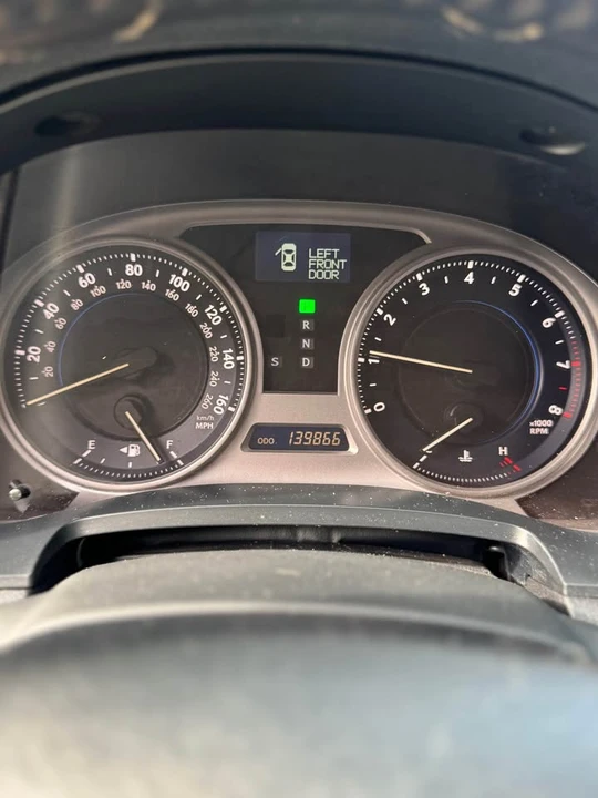 2010 Lexus IS 2nd Gen - Image 10 of 17