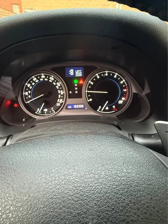 2010 Lexus IS 2nd Gen - Image 9 of 12