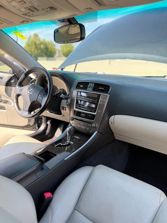 2010 Lexus IS 2nd Gen - Image 15 of 19