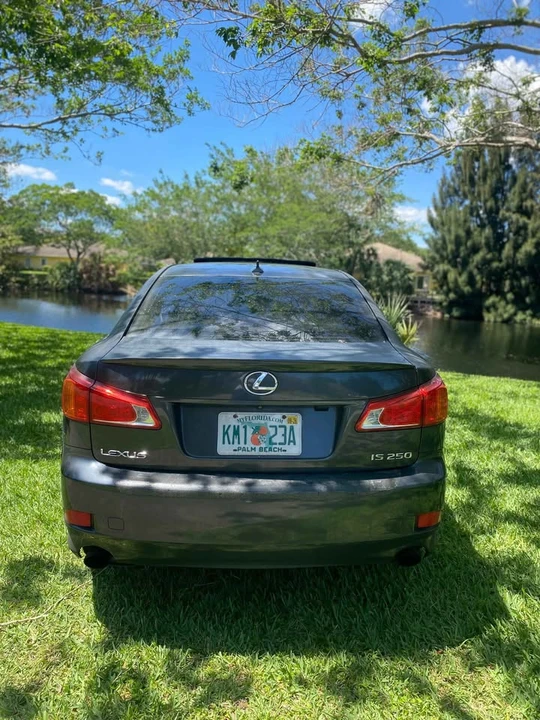 2010 Lexus IS 2nd Gen - Image 9 of 20