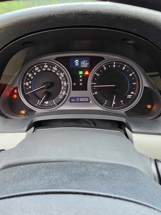 2010 Lexus IS 2nd Gen - Image 7 of 8