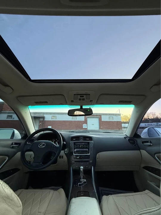 2010 Lexus IS 2nd Gen - Image 8 of 12