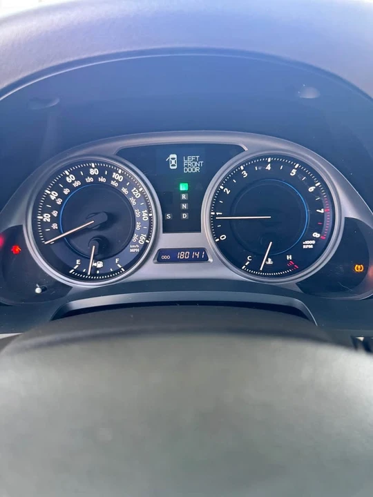2010 Lexus IS 2nd Gen - Image 11 of 12