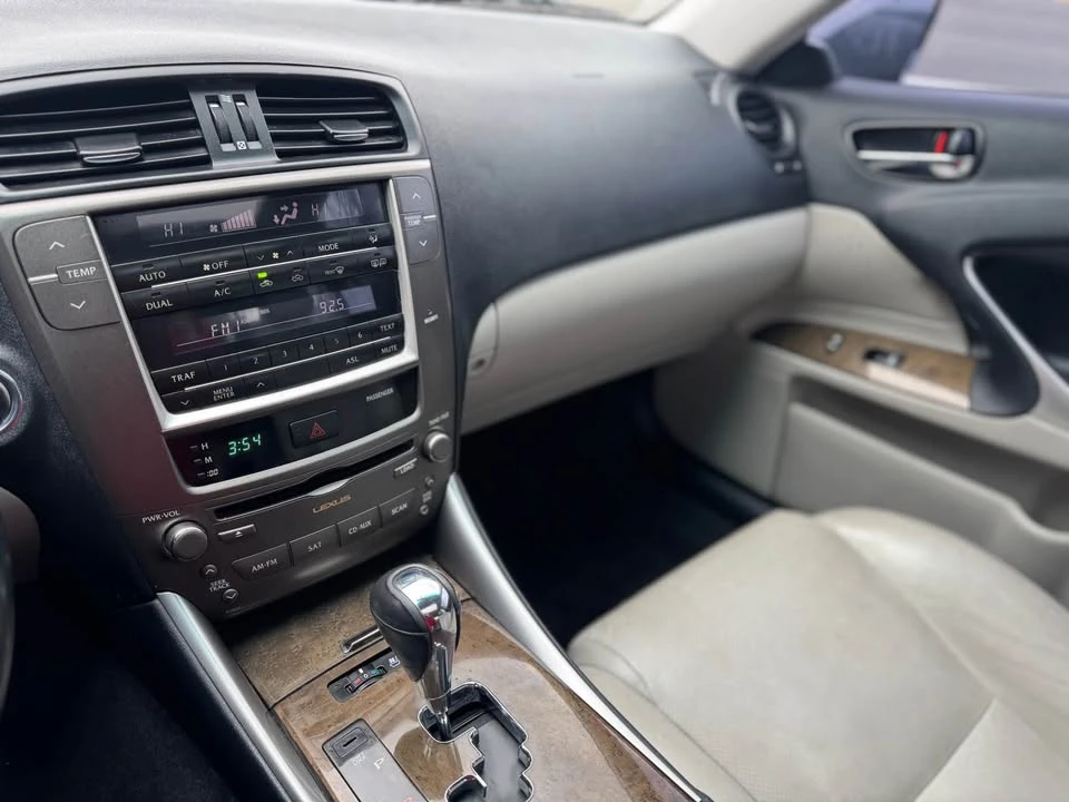 2010 Lexus IS 2nd Gen - Image 14 of 18