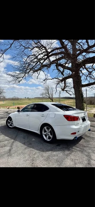 2010 Lexus IS 2nd Gen - Image 5 of 10