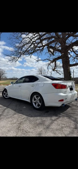 2010 Lexus IS 2nd Gen - Image 4 of 10