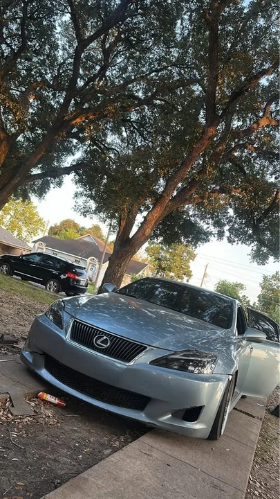 2010 Lexus IS 2nd Gen - Image 4 of 6