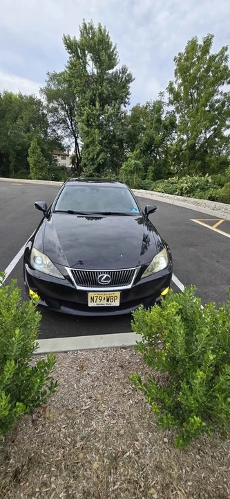 2010 Lexus IS 2nd Gen - Image 4 of 8