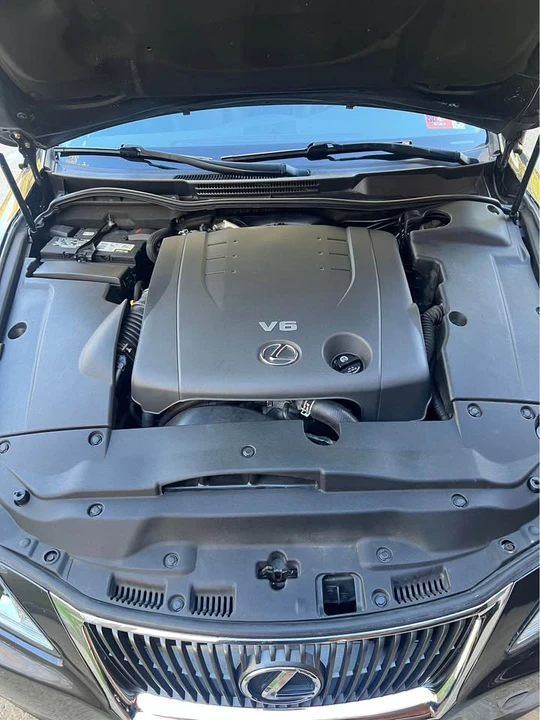 2010 Lexus IS 2nd Gen - Image 6 of 11