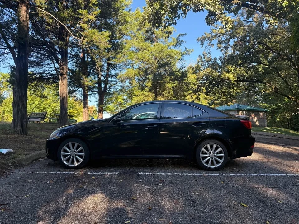 2010 Lexus IS 2nd Gen - Image 7 of 10