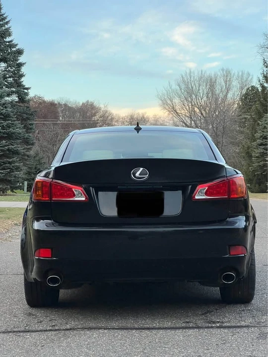 2010 Lexus IS 2nd Gen - Image 9 of 19