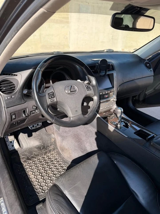 2010 Lexus IS 2nd Gen - Image 11 of 20