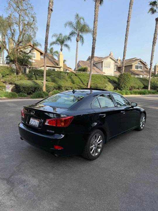 2010 Lexus IS 2nd Gen - Image 4 of 12