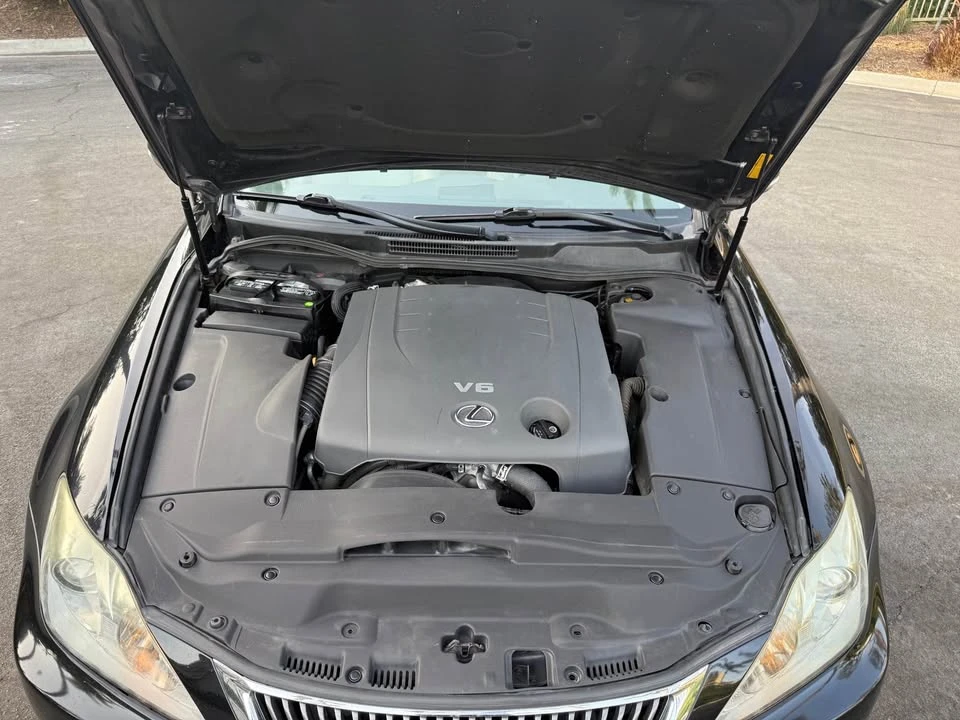 2010 Lexus IS 2nd Gen - Image 11 of 12
