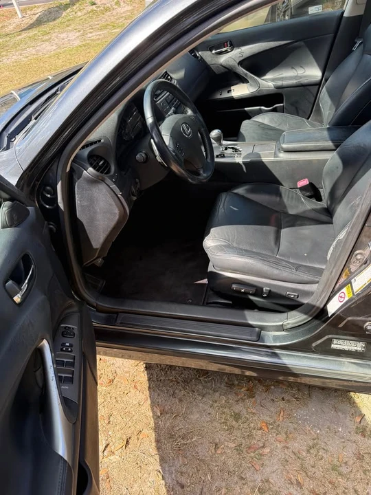 2010 Lexus IS 2nd Gen - Image 15 of 20