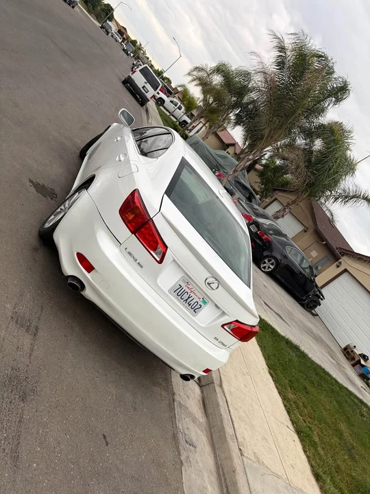 2010 Lexus IS 2nd Gen - Image 4 of 10