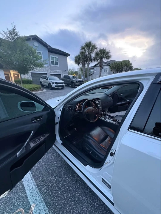 2010 Lexus IS 2nd Gen - Image 11 of 14