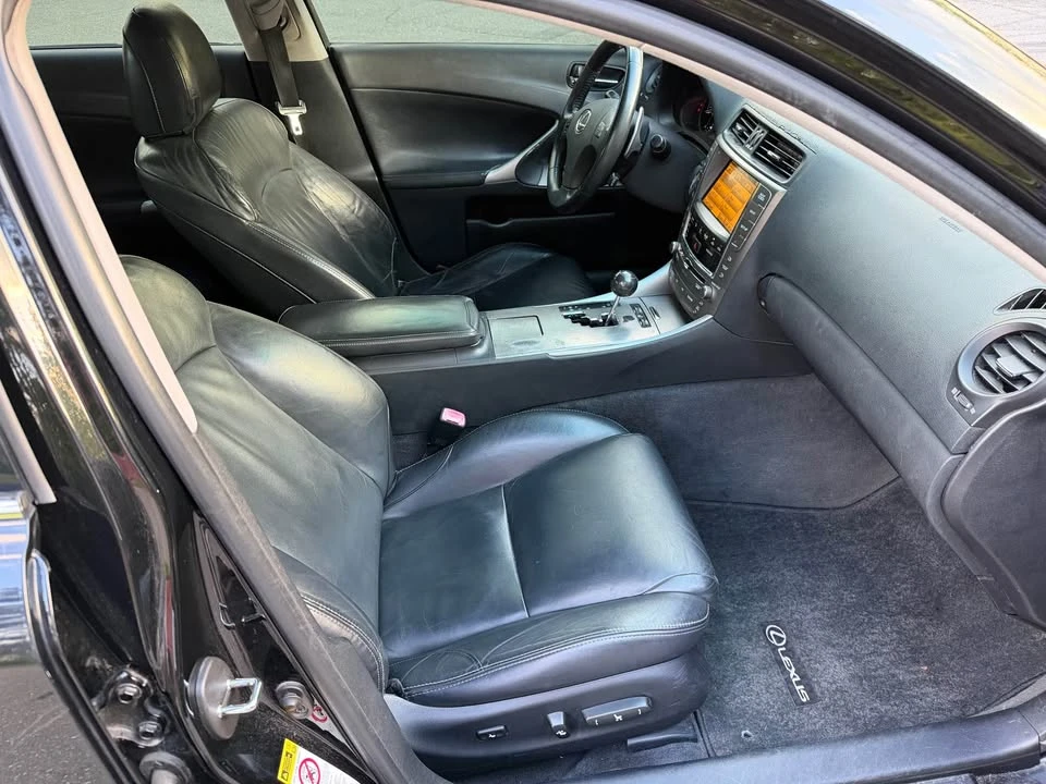 2010 Lexus IS 2nd Gen - Image 10 of 15