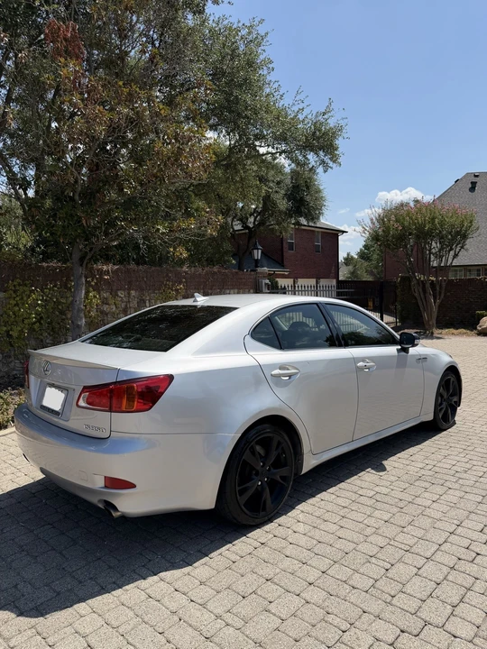 2010 Lexus IS 2nd Gen - Image 17 of 21