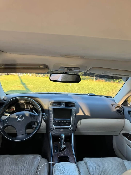 2010 Lexus IS 2nd Gen - Image 15 of 20