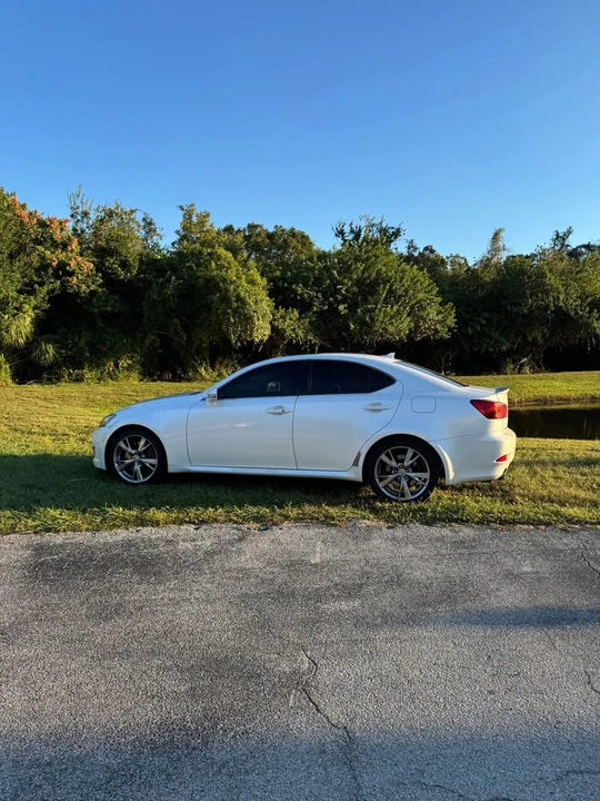2010 Lexus IS 2nd Gen - Image 9 of 20