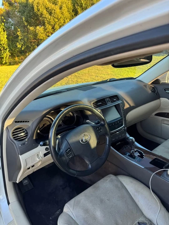 2010 Lexus IS 2nd Gen - Image 17 of 20