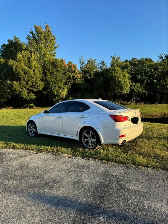 2010 Lexus IS 2nd Gen - Image 8 of 20