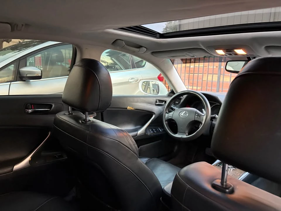 2010 Lexus IS 2nd Gen - Image 10 of 15