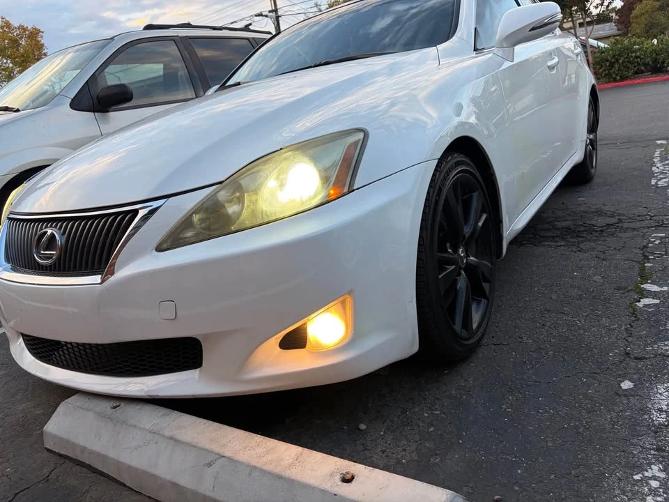2010 Lexus IS 2nd Gen - Image 5 of 15
