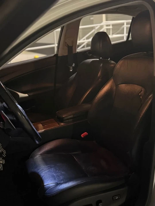 2010 Lexus IS 2nd Gen - Image 6 of 10
