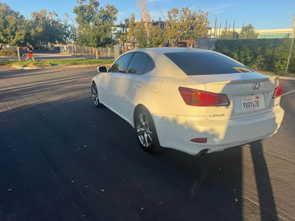 2010 Lexus IS 3rd Gen - Image 4 of 13