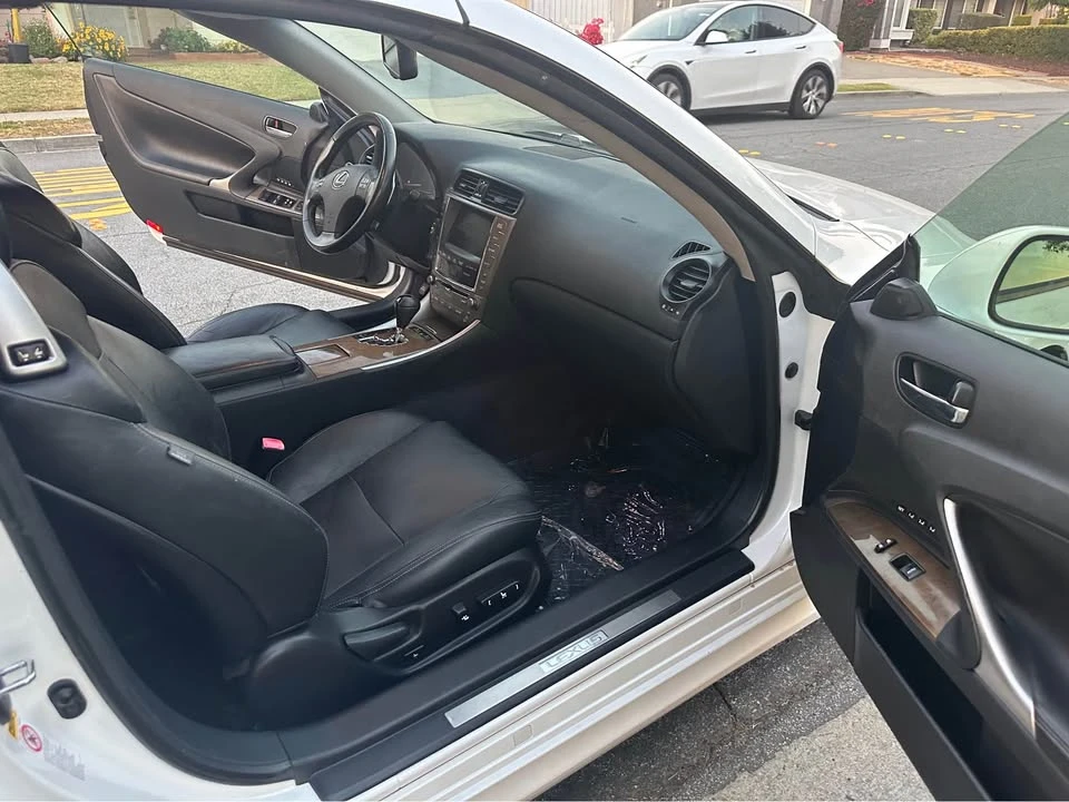 2010 Lexus IS 2nd Gen - Image 18 of 20