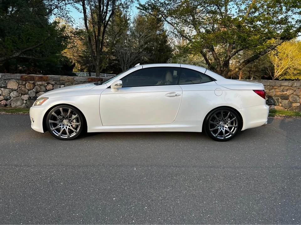 2010 Lexus IS 2nd Gen - Image 9 of 16