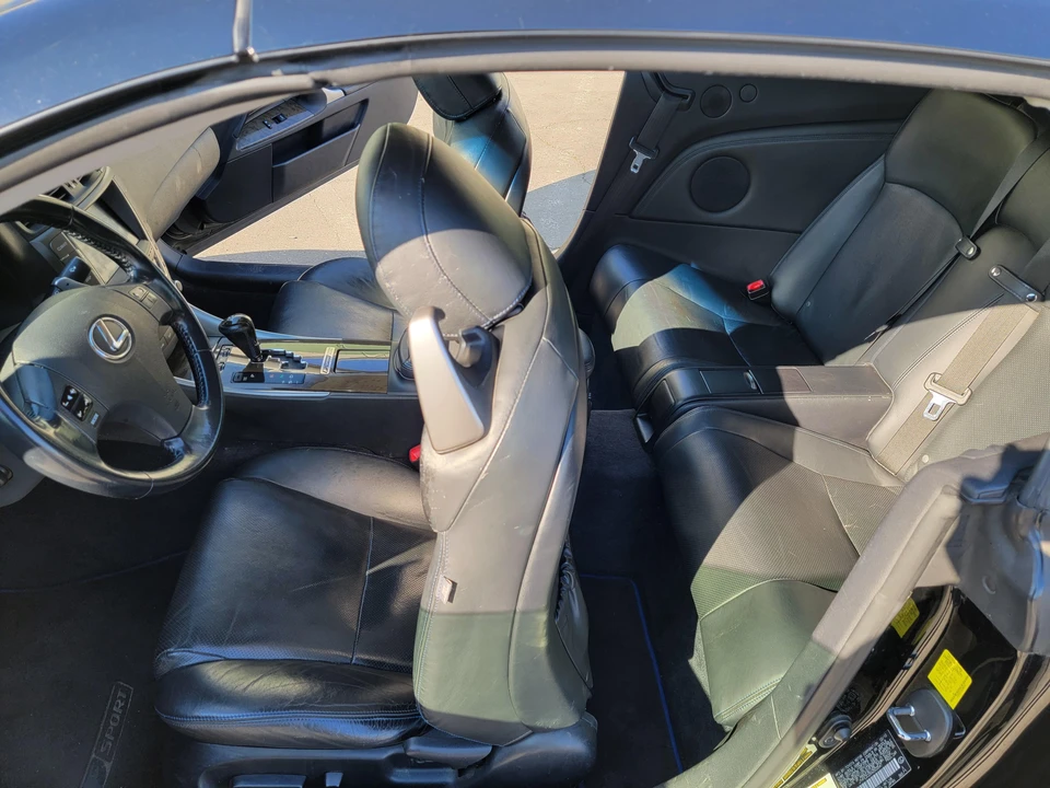 2010 Lexus IS 2nd Gen - Image 29 of 31
