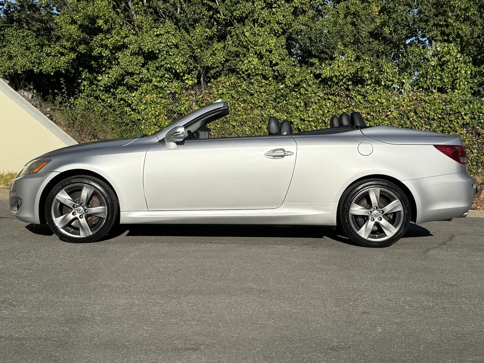 2010 Lexus IS 2nd Gen - Image 21 of 31