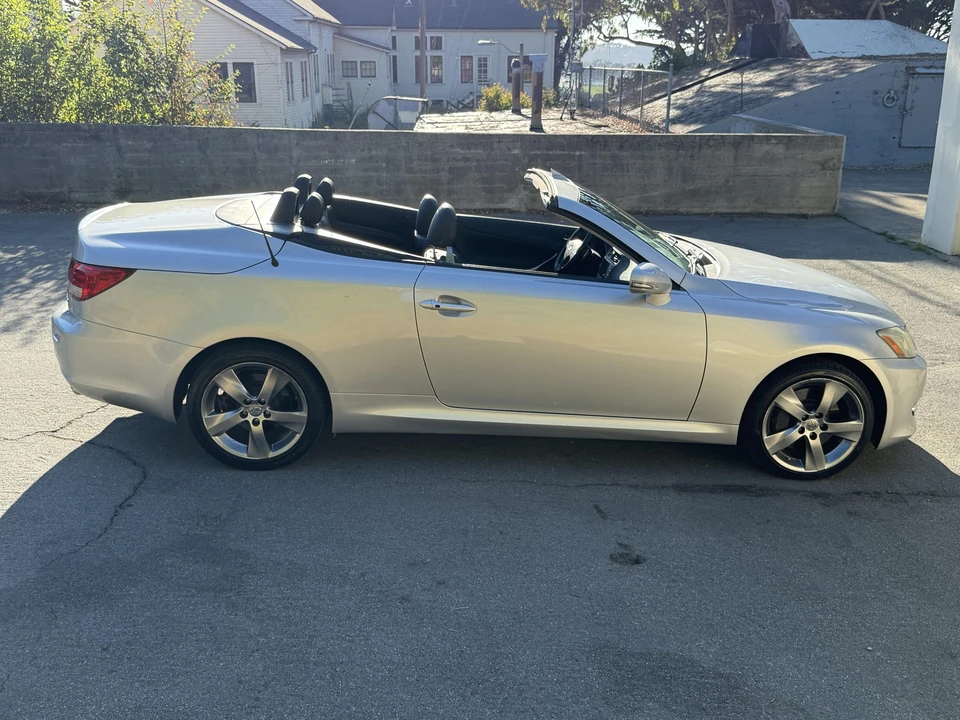2010 Lexus IS 2nd Gen - Image 18 of 31