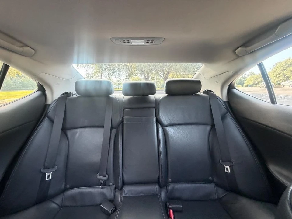 2010 Lexus IS 2nd Gen - Image 19 of 27