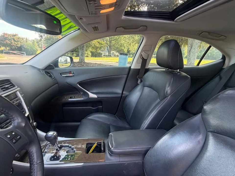 2010 Lexus IS 2nd Gen - Image 8 of 27