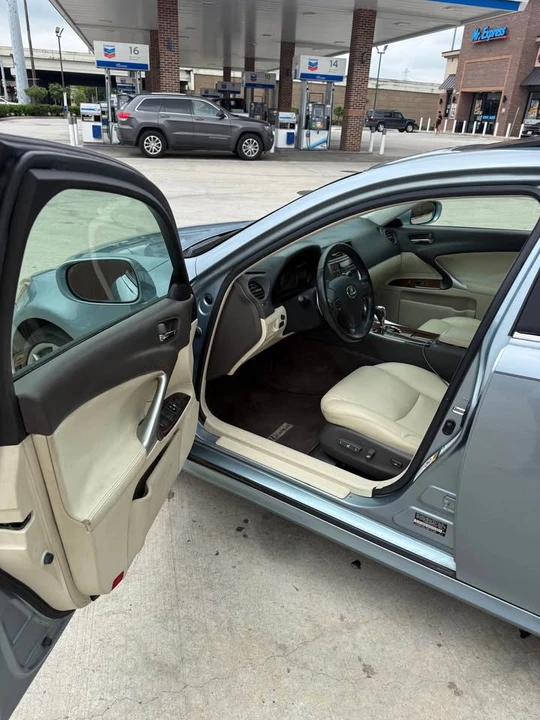 2010 Lexus IS 2nd Gen - Image 6 of 12