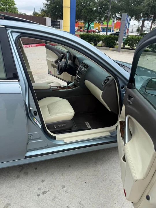 2010 Lexus IS 2nd Gen - Image 7 of 12