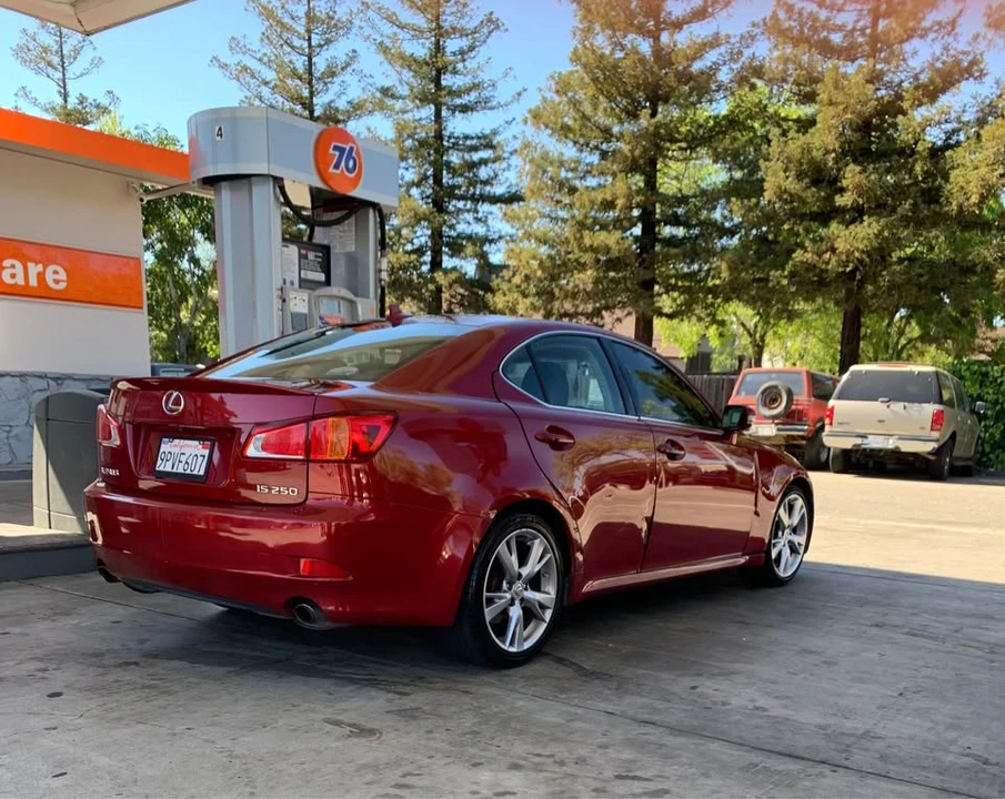 2010 Lexus IS 2nd Gen - Image 4 of 8