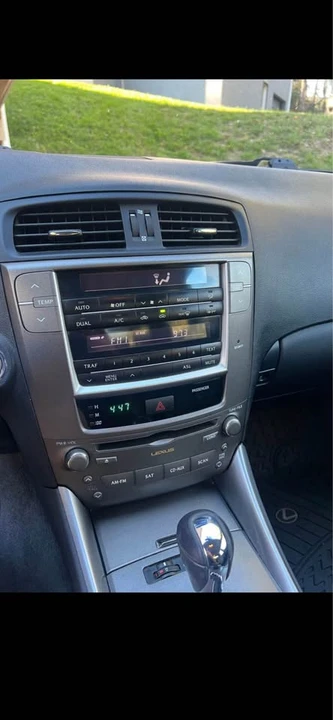 2010 Lexus IS 2nd Gen - Image 6 of 10