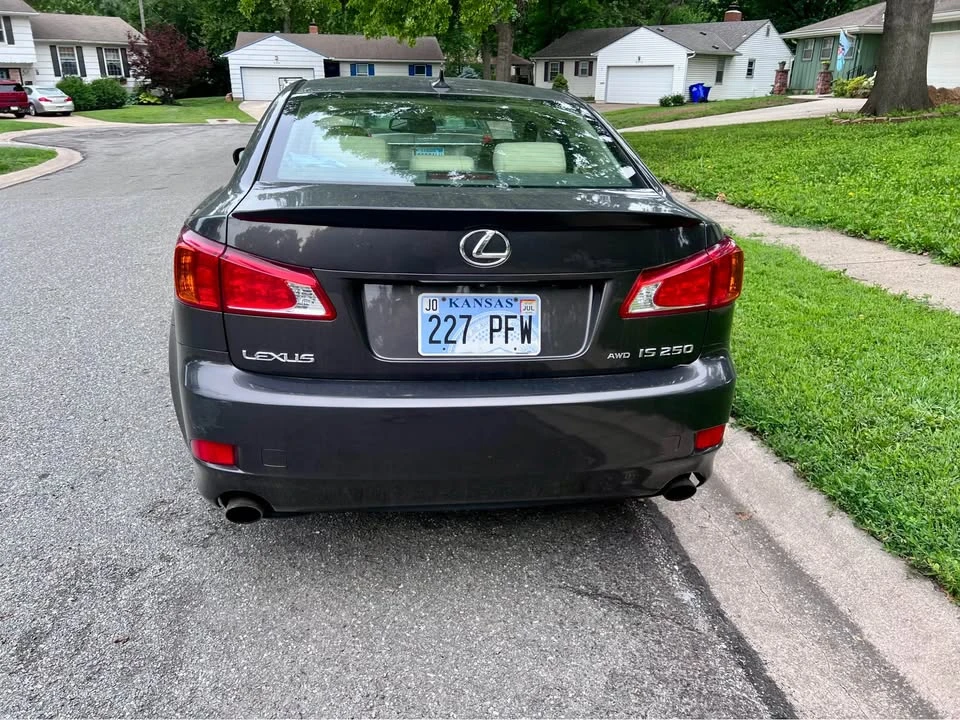 2010 Lexus IS 2nd Gen - Image 4 of 10