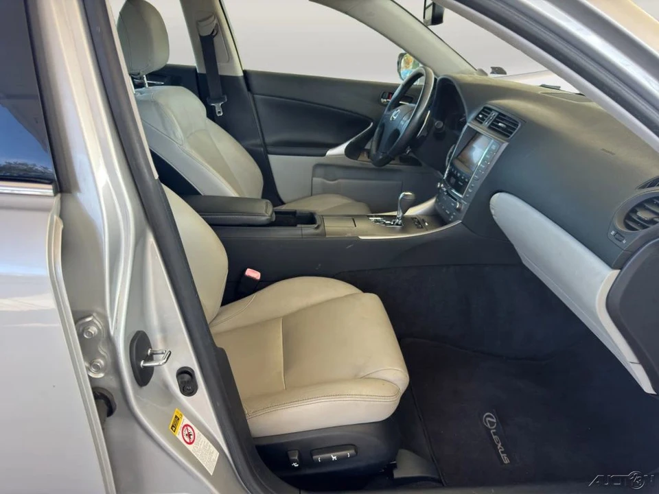 2010 Lexus IS 2nd Gen - Image 19 of 24