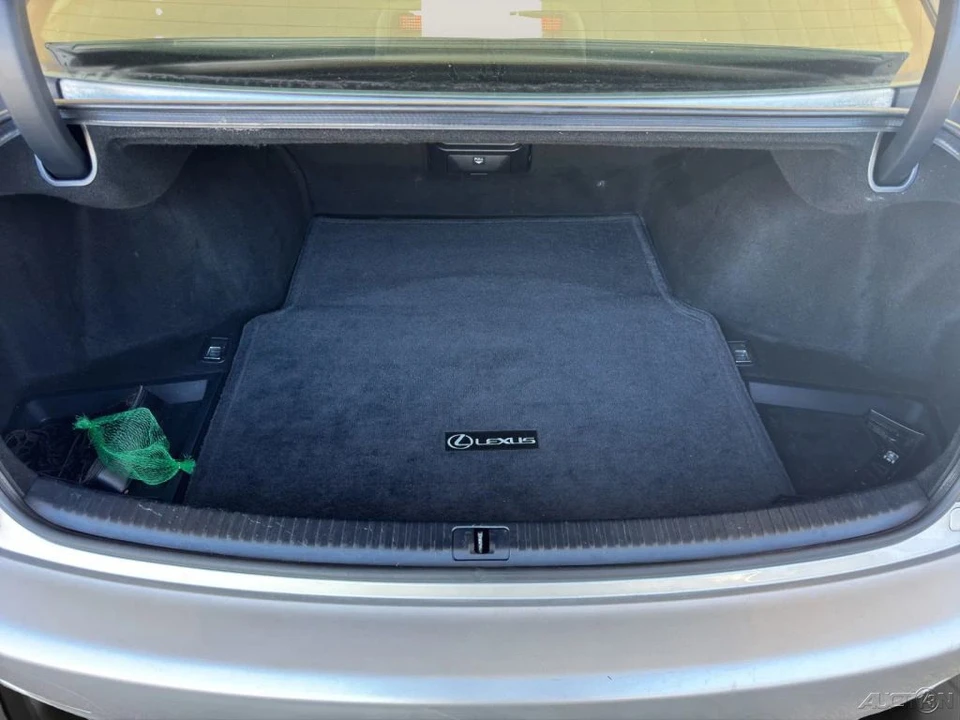 2010 Lexus IS 2nd Gen - Image 21 of 24