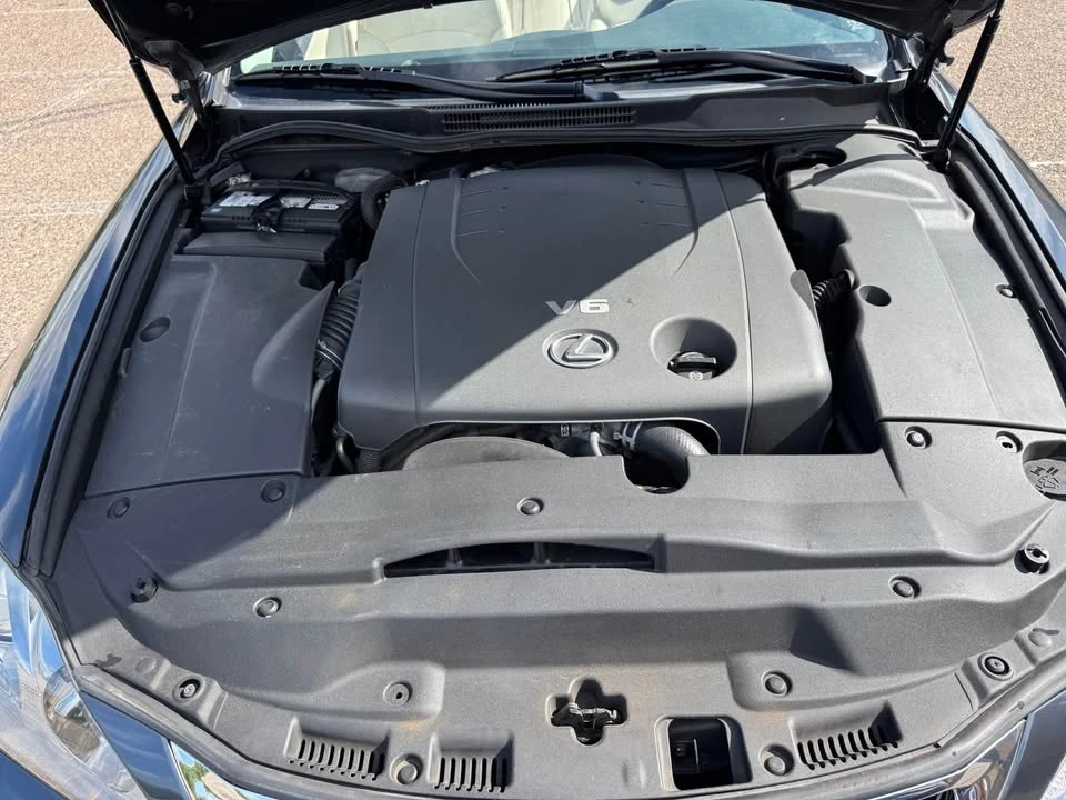 2010 Lexus IS 2nd Gen - Image 17 of 20