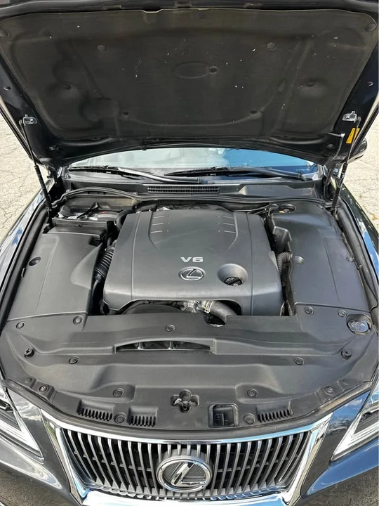 2010 Lexus IS 2nd Gen - Image 17 of 20