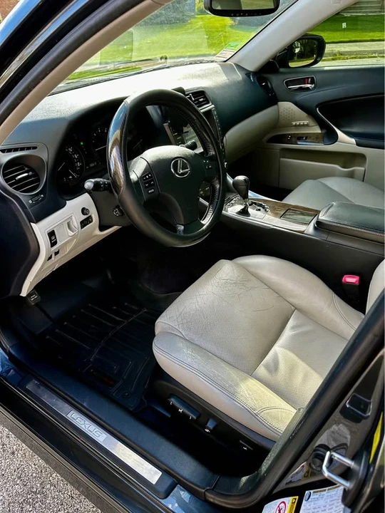 2010 Lexus IS 2nd Gen - Image 7 of 20