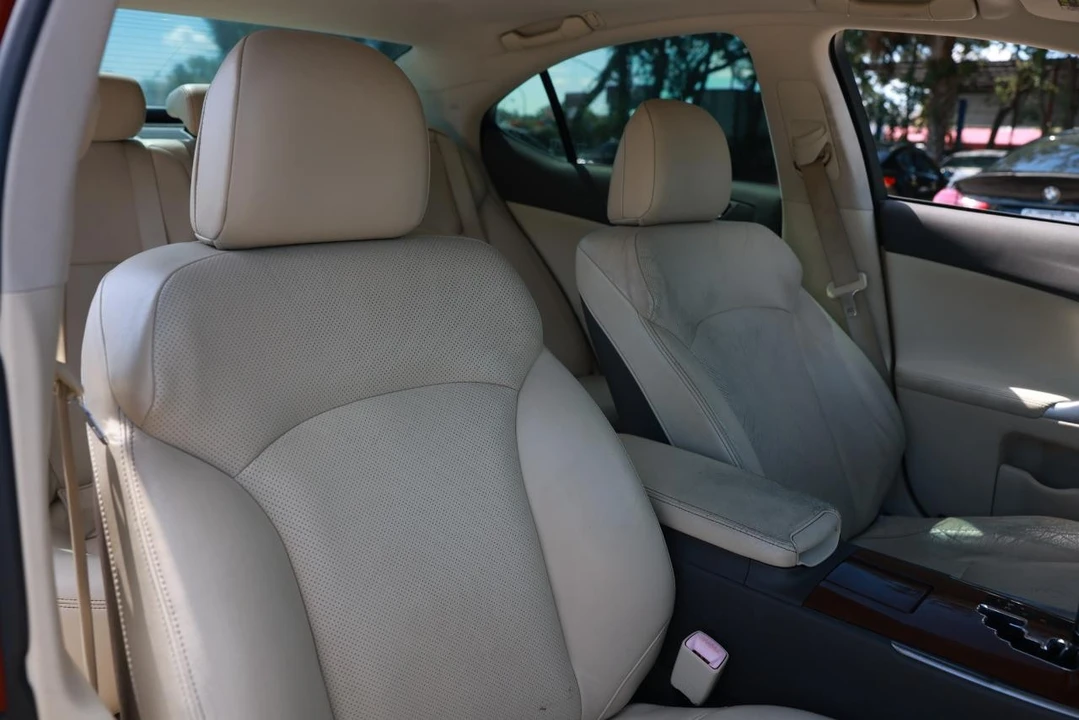 2010 Lexus IS 2nd Gen - Image 16 of 31